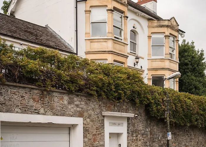 Luxurious Victorian Villa In Charming Cotham