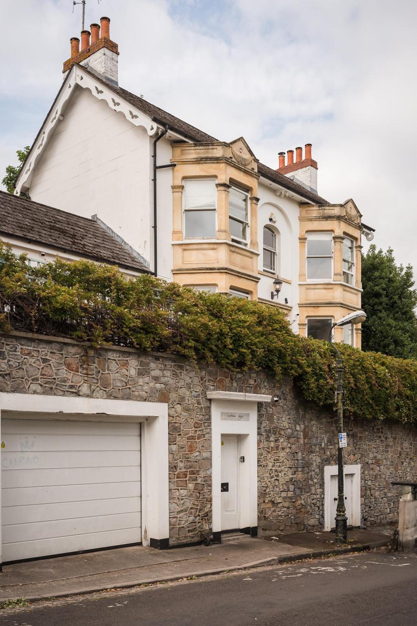 Luxurious Victorian In Charming Cotham