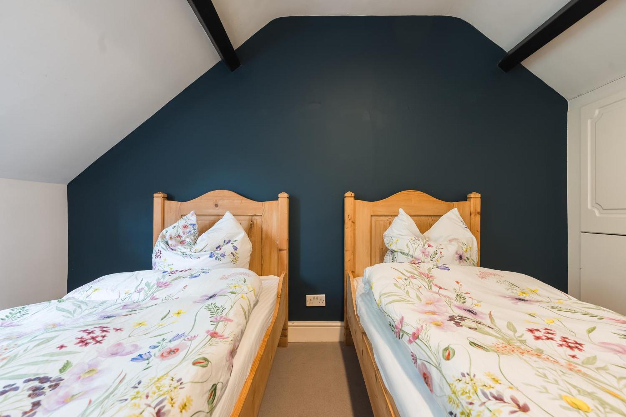 Luxurious Victorian In Charming Cotham Bristol